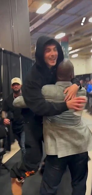 Timothee Chalamet fait la fête avec son collègue superfan Ben