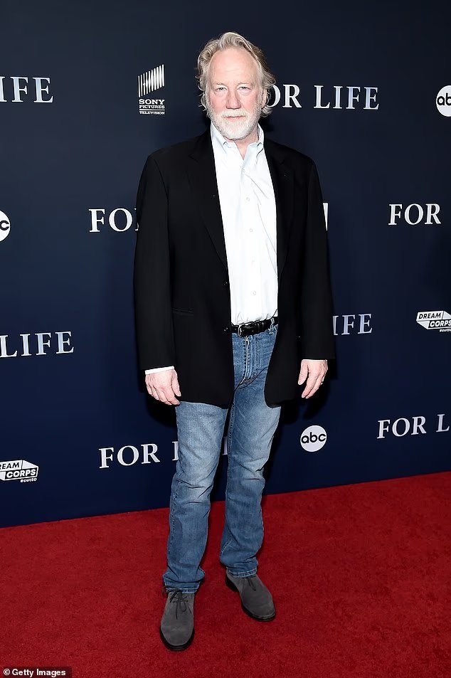 Timothy Busfield demande l'abandon de l'accusation d'abus sexuels sur des