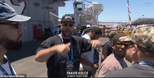 Travis Kelce aperçu à la course NASCAR alors que son