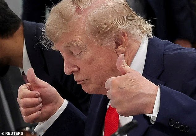 Trump a été repéré avec une nouvelle étiquette inhabituelle sur