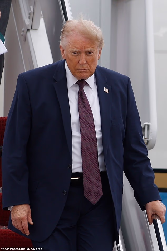 Trump ordonne une enquête sur les compagnies pétrolières pour «