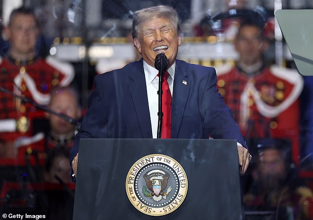 Trump promet un "boom économique" pour le 250e anniversaire de