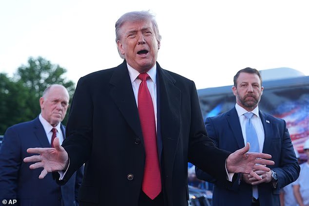 Trump sème la confusion après avoir publié une photo de
