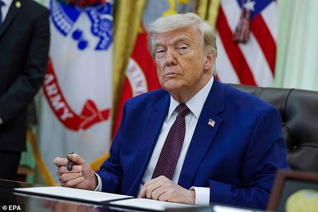 Trump s'en prend aux Républicains après la révocation des pouvoirs