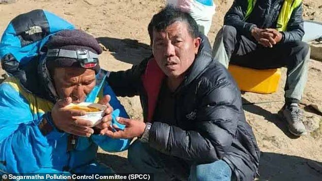 Un Sherpa bloqué sur l'Everest pendant six jours a survécu