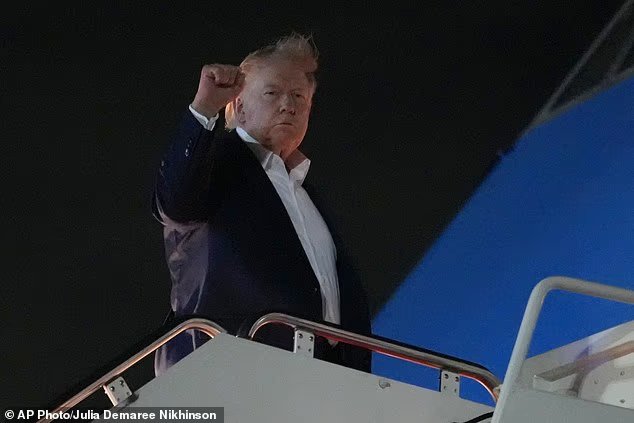 Un Trump combatif entre dans la poudrière du G7 alors