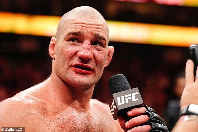 Un champion controversé de l'UFC affirme qu'il a été INTERDIT
