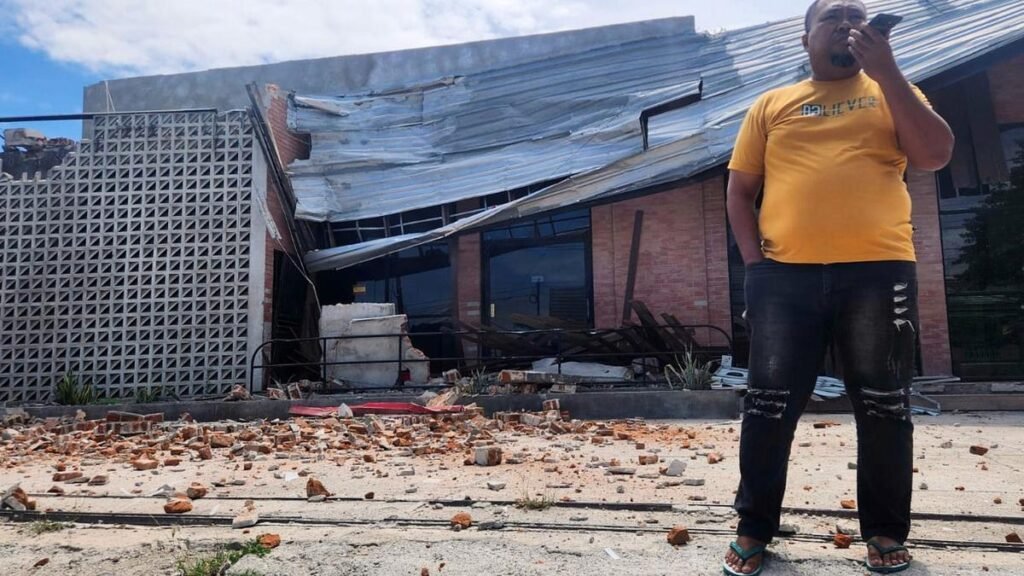 Un terremoto de magnitud 6,7 sacudió la isla indonesia de