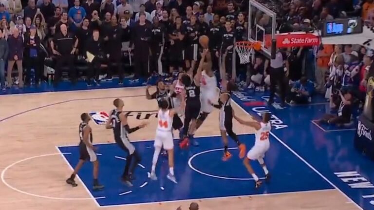 Una jugada milagrosa ayuda a los New York Knicks a