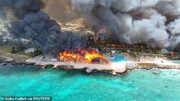 Une vidéo terrifiante montre un paradis perdu après qu'un incendie