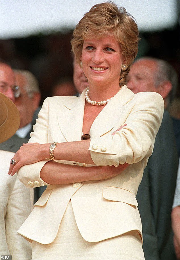 À l'intérieur du magnifique manoir de Malibu, la princesse Diana