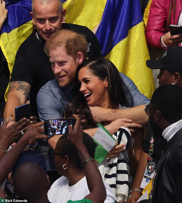 Alors qu'elle arrive au Royaume-Uni... Le prince Harry a toujours