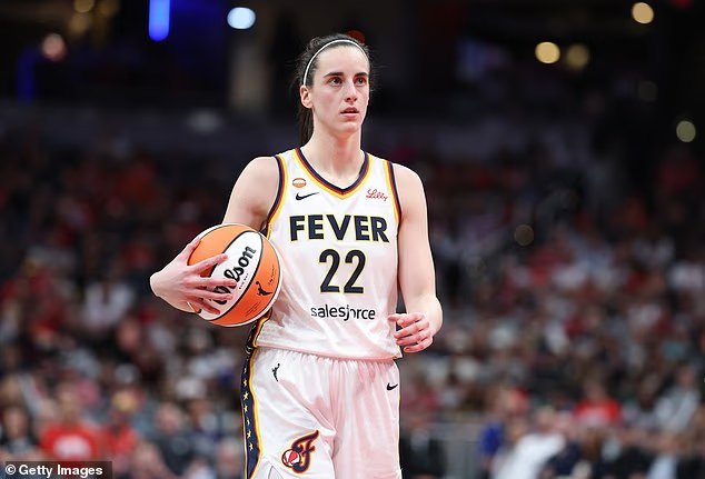 Caitlin Clark condamne le « harcèlement » des stars de