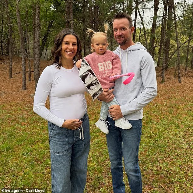 Carli Lloyd, enceinte, riposte au troll en ligne qui fait