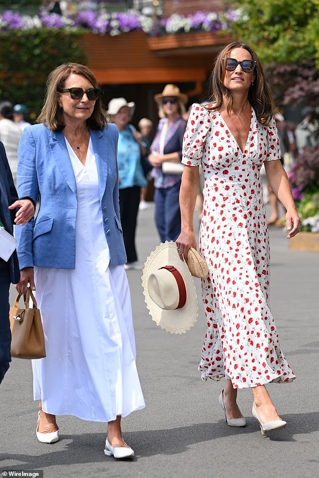 Carole et Pippa Middleton ont l'air glamour sans effort à
