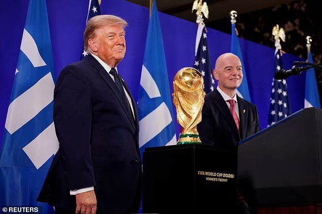 DONALD TRUMP critique désormais la tactique "inhabituelle" de Thomas Tuchel
