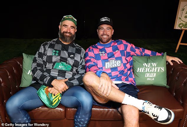 Dans le cercle restreint de Travis Kelce alors qu'il épouse