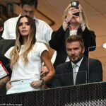 David Beckham a l'air nerveux alors qu'il arrive dans les