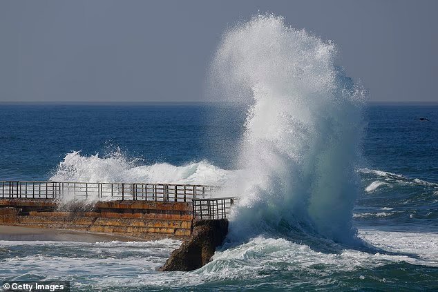 Des avertissements émis concernant des vagues potentiellement mortelles allant jusqu'à