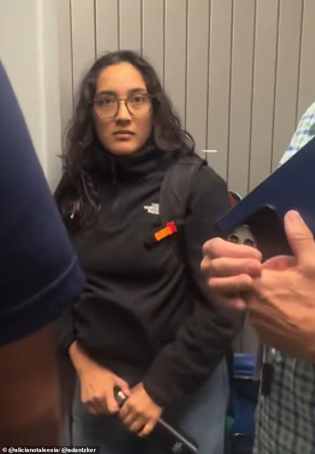 Des cris et des injures résonnent à l'aéroport de Denver