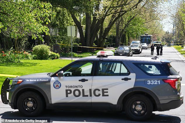 Deux morts et d'autres blessés après qu'un homme armé a
