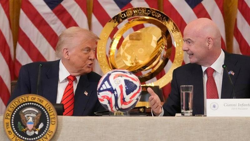 Donald Trump admitió haber llamado a los jefes de la