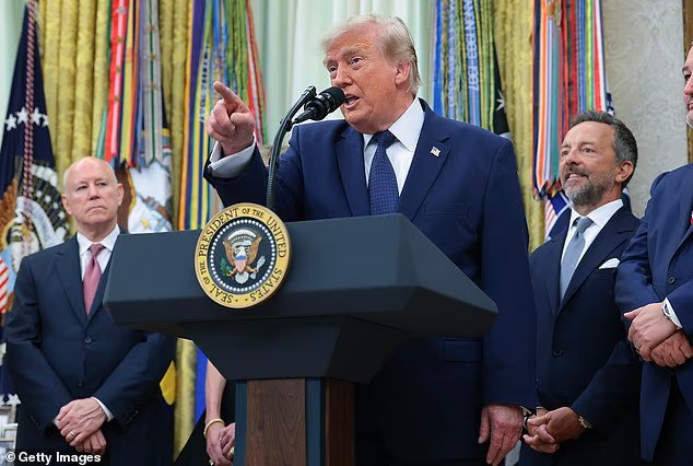 Donald Trump attaque l'arbitre "suspect" de la Coupe du monde