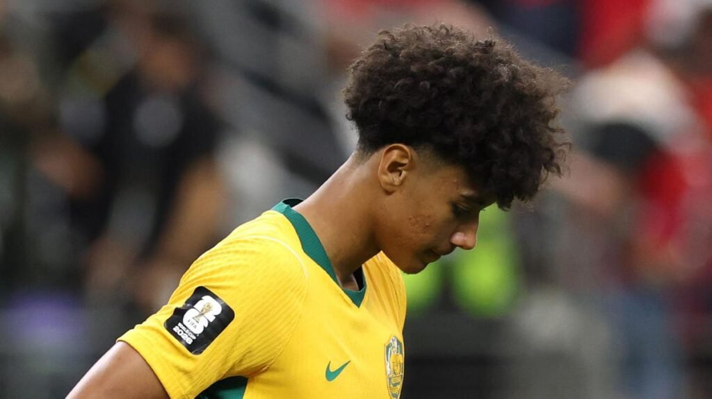 El apoyo al adolescente de los Socceroos, Lucas Herrington, ha