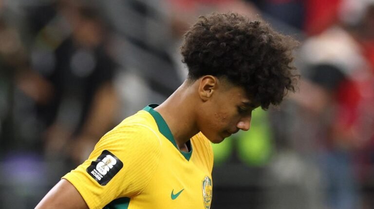 El apoyo al adolescente de los Socceroos, Lucas Herrington, ha