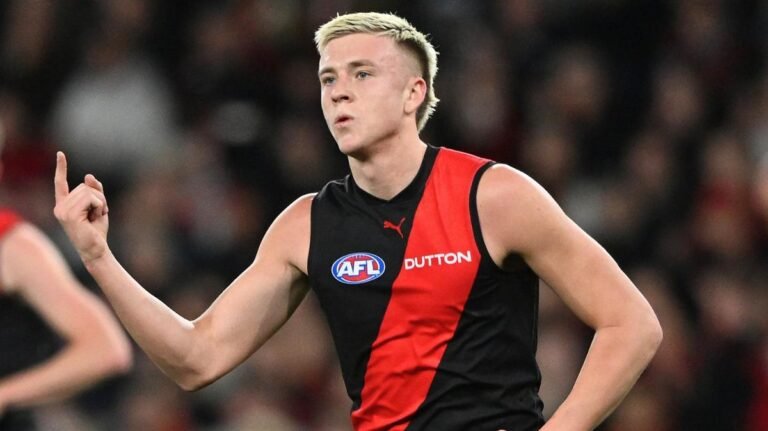 El caddie de los Nets vuelve a comprometerse con Essendon