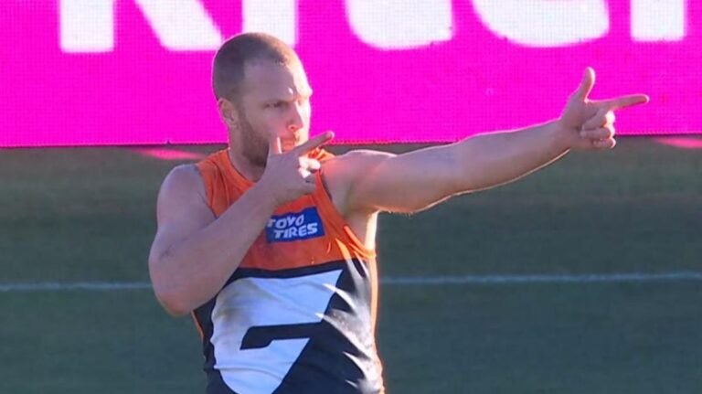 El enigmático delantero Jake Stringer explica la aparente celebración a