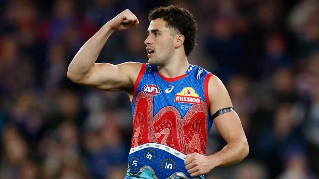 El entrenador de los Bulldogs, Luke Beveridge, deja caer a