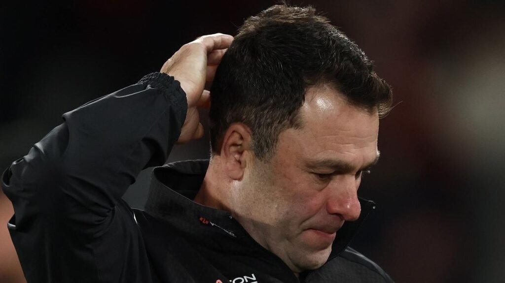 El entrenador interino de Essendon, Dean Solomon, se burla de