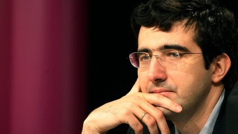 El ex campeón de ajedrez Vladimir Kramnik fue suspendido tras