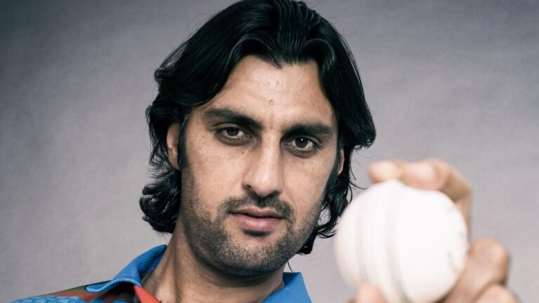 El ex jugador de bolos rápido afgano Shapoor Zadran perdió