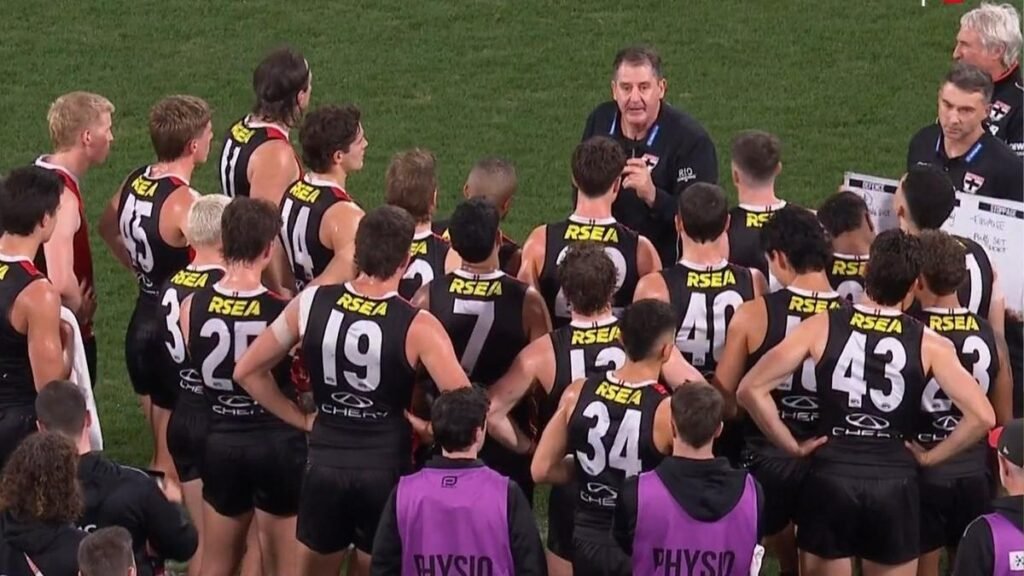 El furioso Ross Lyon detiene el partido St Kilda-Geelong por