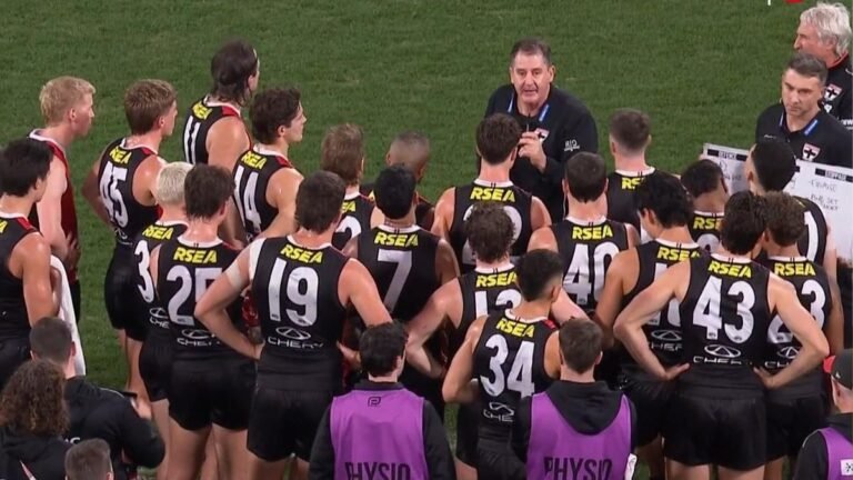 El furioso Ross Lyon detiene el partido St Kilda-Geelong por