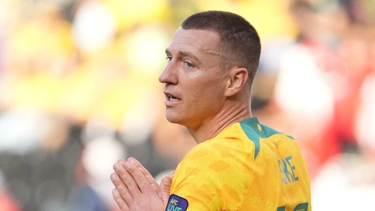 El futbolista Mitch Duke ha anunciado su retirada del fútbol