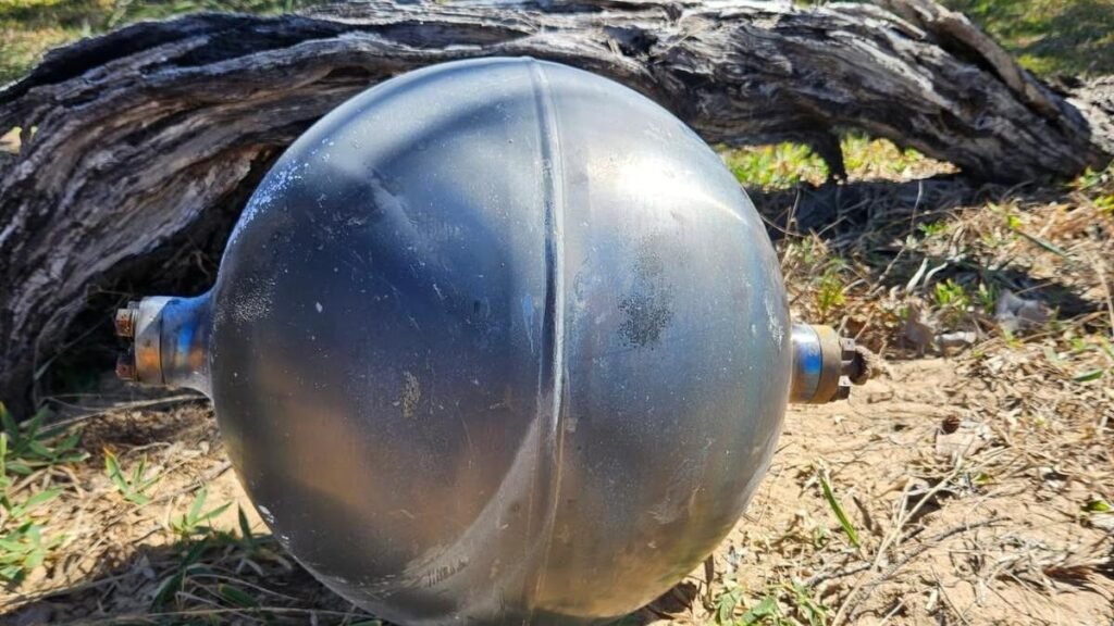 El misterio espacial se ha profundizado con dos orbes metálicos