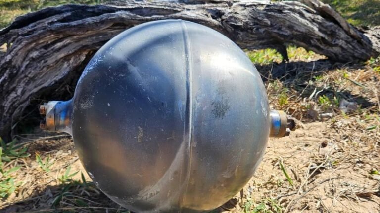 El misterio espacial se ha profundizado con dos orbes metálicos