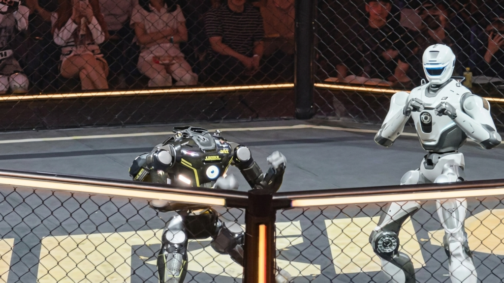 El robot 'White Eagle' decapita al 'Matador' en la primera