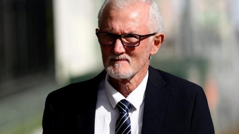 El subdirector retirado Neil Morrison está siendo juzgado por violar