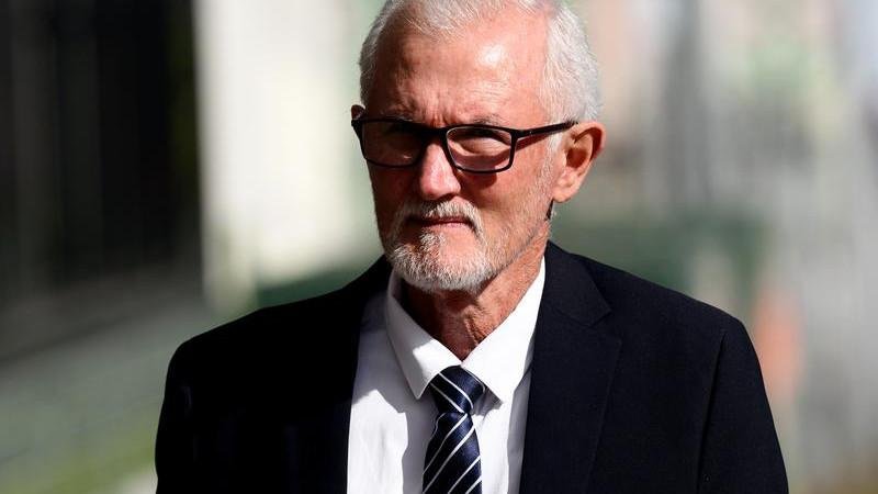 El subdirector retirado Neil Morrison está siendo juzgado por violar