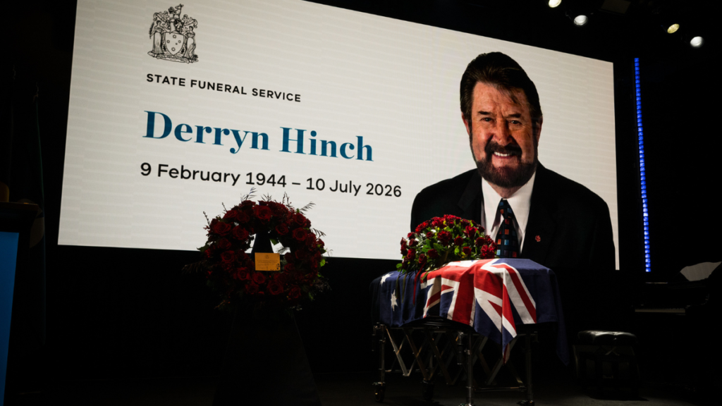 El 'titular humano' Derryn Hinch se despide en un funeral