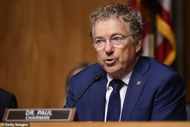 Fauci est visiblement secoué alors que Rand Paul lance une