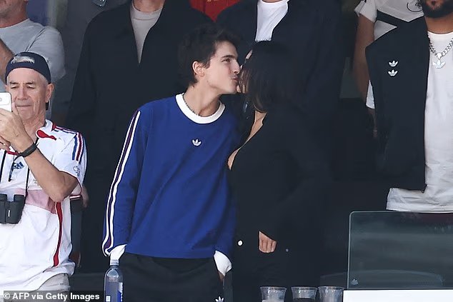 Gardez les yeux sur le jeu ! Timothée Chalamet ne peut