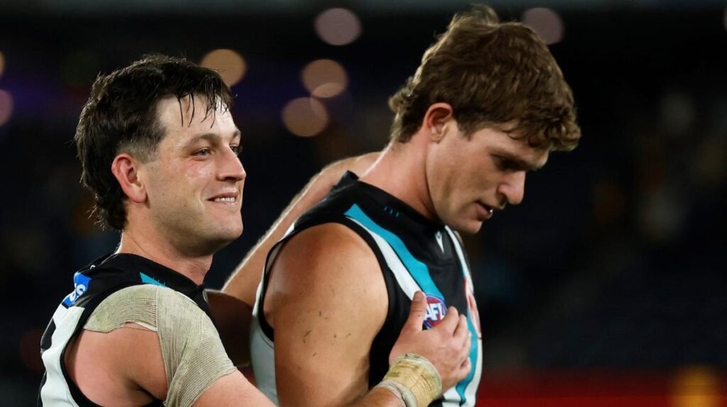 Gran giro cuando la estrella de Port Adelaide, Mitch Georgiades,