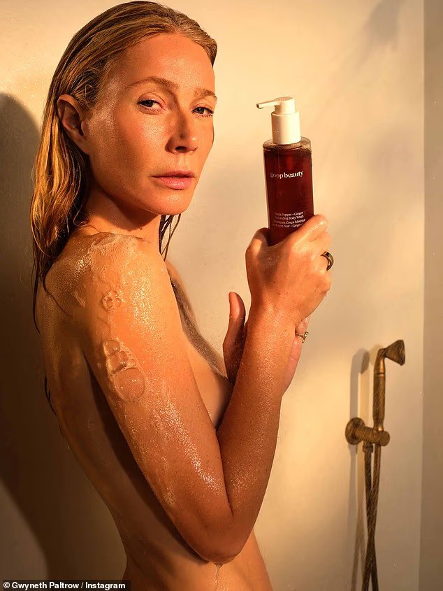 Gwyneth Paltrow se met nue sous la douche pour promouvoir