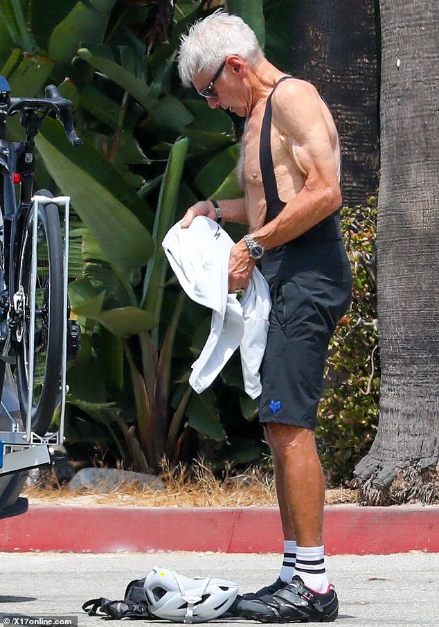 Harrison Ford, 83 ans, montre son physique impressionnant alors qu'il