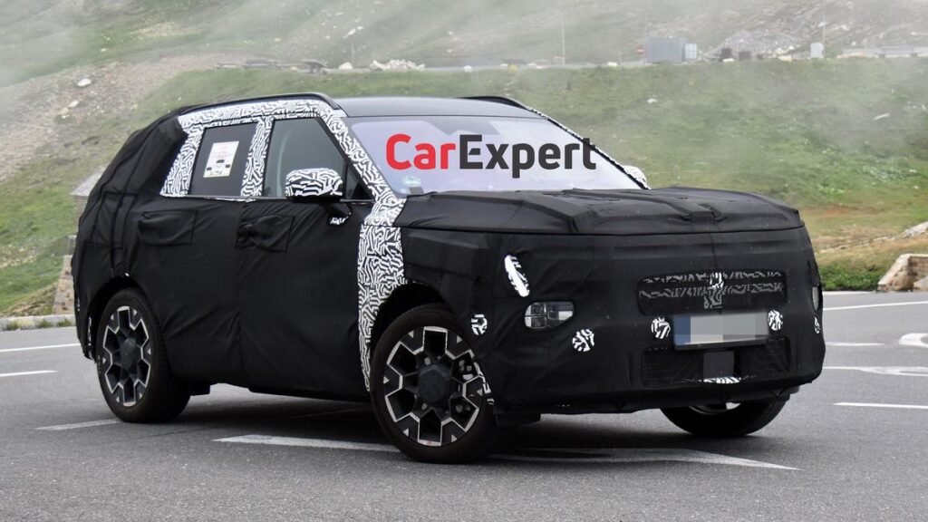 Hyundai Tucson 2027 espiado con nueva apariencia cuadrada e interior
